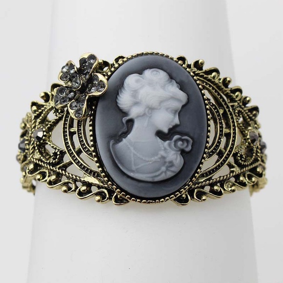 Victorian Antiqued Brass Cameo Cuff Bracelet - Picture 4 of 7